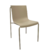 Cadeira Inez de design moderno e elegante, com estrutura leve e assento em tom neutro.