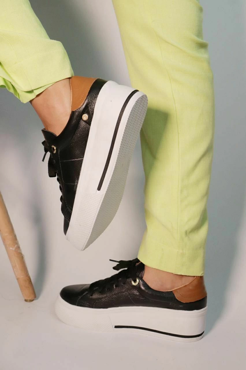 TENIS ZOE PRETO C/ CARAMELO