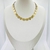 Colar choker banhado a ouro 18K em formato de corações. Gargantilha de corações elegante e sofisticada, semijoias de luxo.