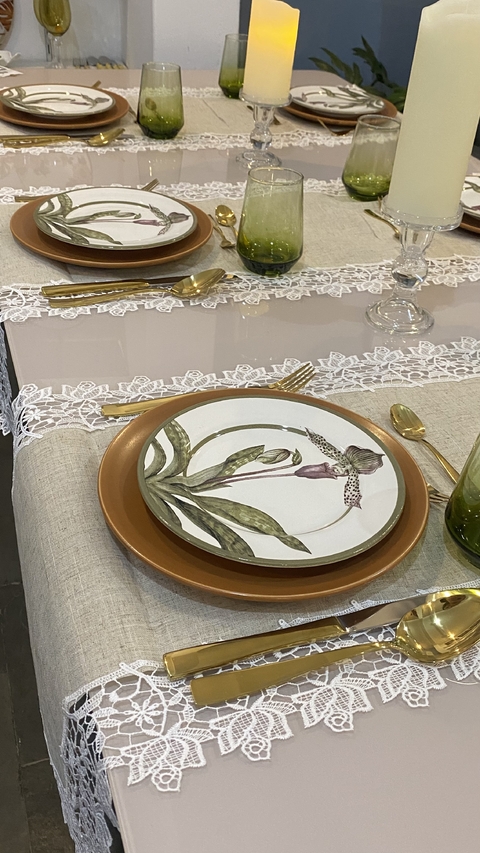 Caminho de Mesa Bege com Renda 1,35 m - comprar online