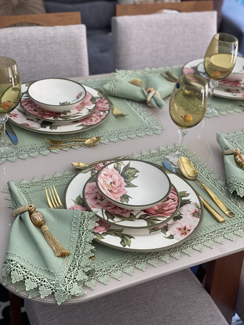 Jogo Americano Clássico com Renda Verde Oliva