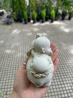 MINI MONJE CON ELEFANTE RESINA 9CM - El Viverito