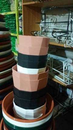 MACETA FACETADA T.A PLASTIC en internet