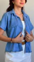 Camisa jeans feminina manga curta com botões e bolsos na internet
