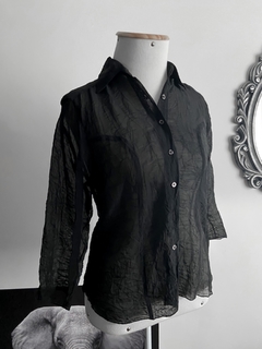 Camisa preta na internet