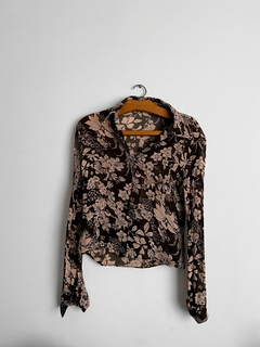 camisa marrom floral na internet