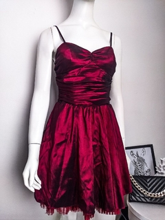 Vestido vermelho na internet