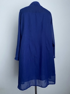 Camisa alongada azul na internet