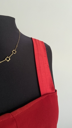 Vestido vermelho no na internet