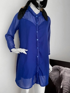 Camisa alongada azul na internet
