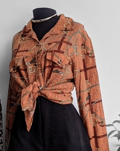 camisa floral terracota