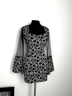 Vestido curto preto e branco