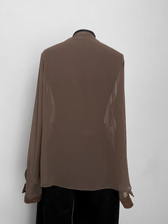 Blusa marrom CGC na internet