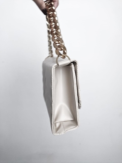 Bolsa de mão branca na internet
