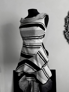 Vestidos ( listrado, preto) - Brechó Flash Back