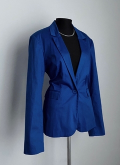 Blazer azul na internet