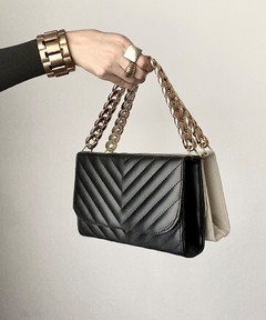 Bolsa de mão com alça corrente