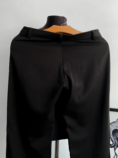 Calça preta na internet