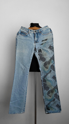 Calça jeans violão na internet