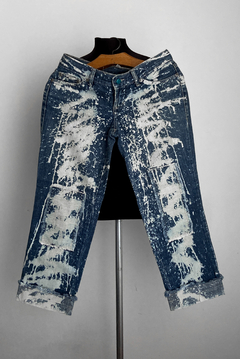 Calça capri manchada