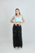 Calça pantalona de sarja preta com costuras brancas e bolsos. Perfeita para um look streetwear e chique