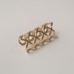 PIERCING DE ORELHA TRANSVERSAL ISADORA BANHADO A OURO - Kel Acessórios Finos Semijoias de alta qualidade