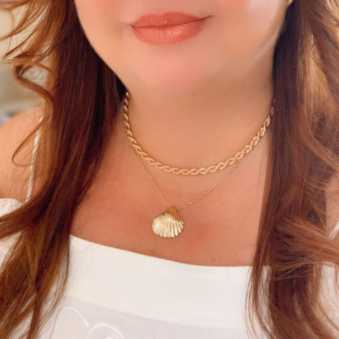 COLAR COM PINGENTE COM CONCHA LISA BANHADO A OURO - comprar online