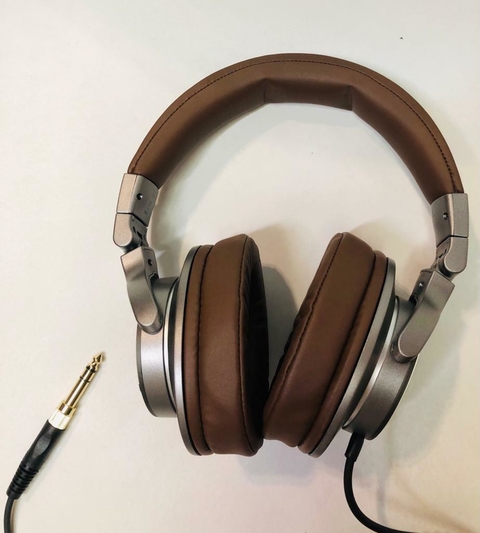 HUGEL DCH-4088 Auricular cerrado para estudio