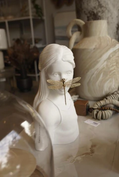 Escultura Busto Menina Libélula | branca - Charmin Decorações 