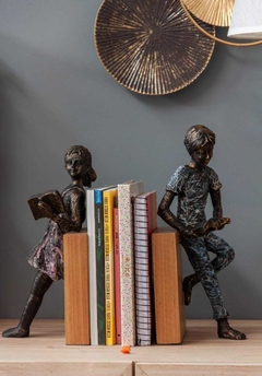 Escultura Menina no Muro - comprar online