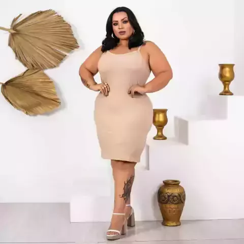 VESTIDO PLUS SIZE CANELADO ALCINHA AMÊNDOA