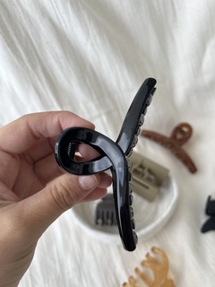 Broche large black en internet