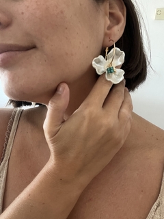 Aros flowers green
