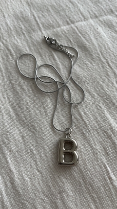 Collar Initial B