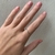 Anillo de plata finito en V en internet