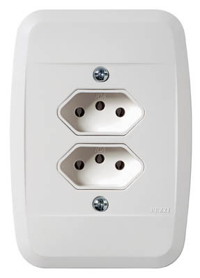 Tomada Dupla 2P+T Com Placa - 250V