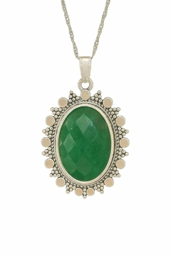 Colar Medalhão com Quartzo Verde