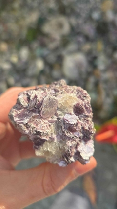 Lepidolita com Inclusão de Turmalina Rosa e Cristal - Peça para Colecionador na internet