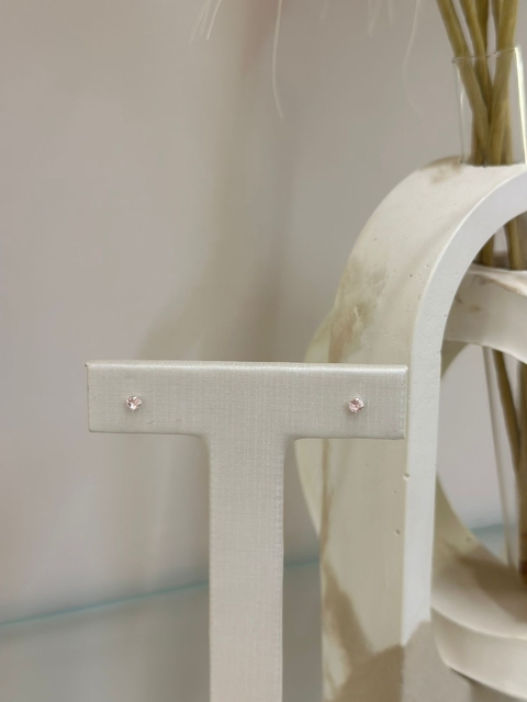 Brinco ponto de luz rose