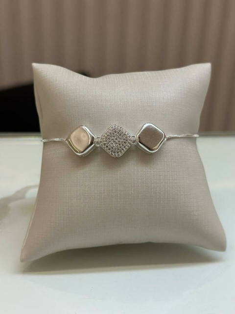 Pulseira quadrada lisa e cravejada