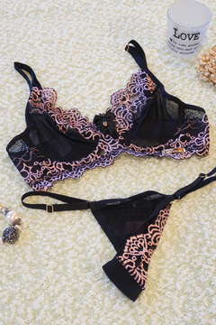CONJUNTO DE LINGERIE PRETO E ROSA RENDA COM ARO SEM BOJO CALCINHA COM TIRAS E FIO - comprar online