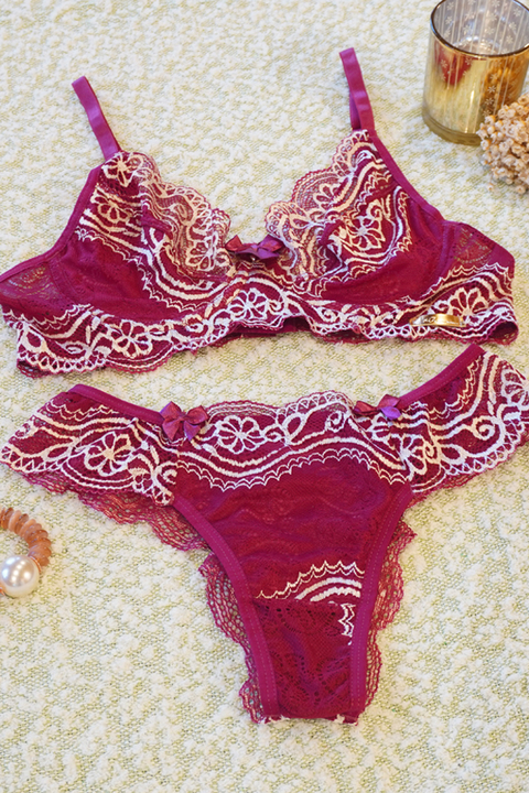 CONJUNTO DE LINGERIE ROSA E CREME RENDA COM ARO SEM BOJO CALCINHA COM FIO DUPLO