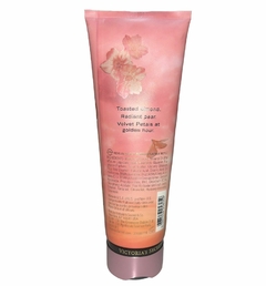 Victoria Secret Velvet Petals Golden 236 ml - comprar online