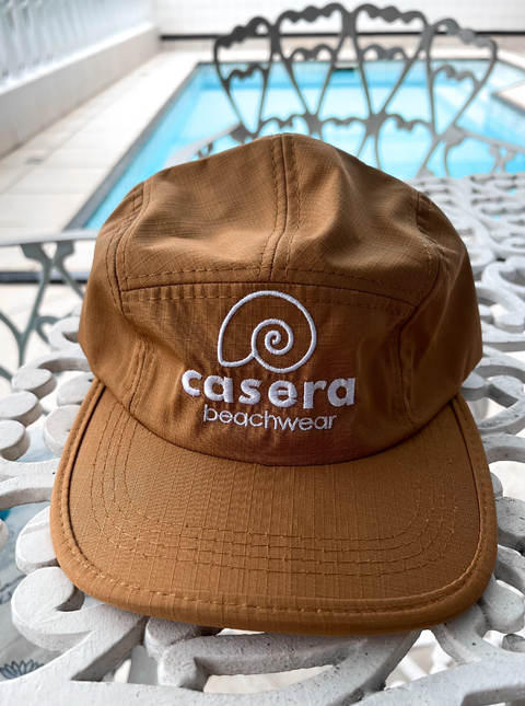 Boné casera five panel bege