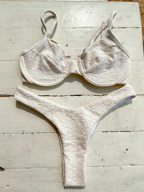 Biquíni meia-taça branco off-white texturizado