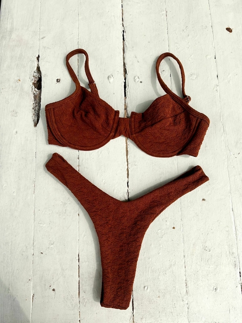 Biquíni meia-taça marrom texturizado