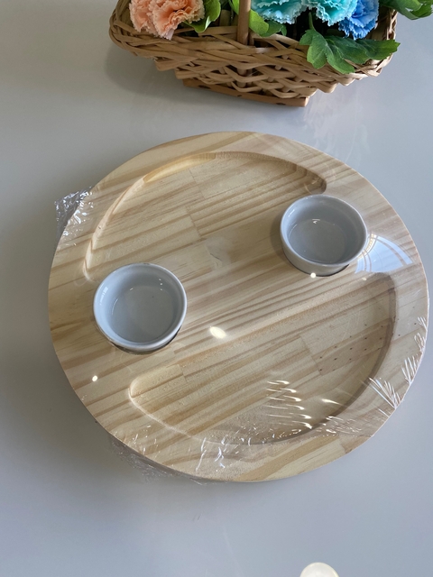 Petisqueira redonda com molheiras