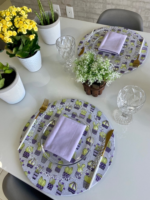 Kit com 2 lugares (capas sousplat + guardanapos) - Cactos cinza