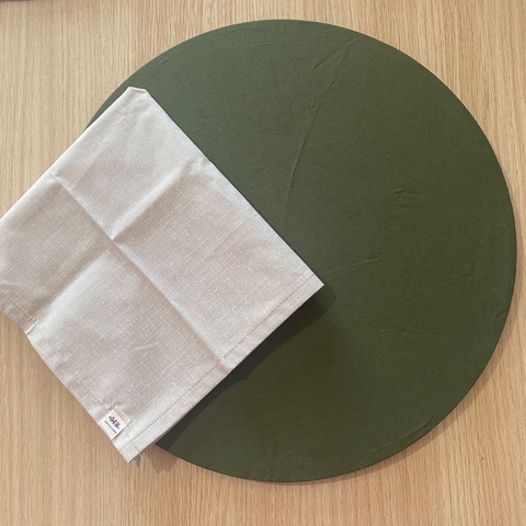 Kit com 2 lugares (capas sousplat + guardanapos) - Verde musgo