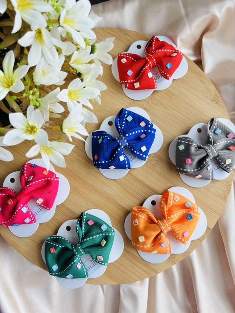 Laço cruzado pespontado escolar aplique letra - comprar online